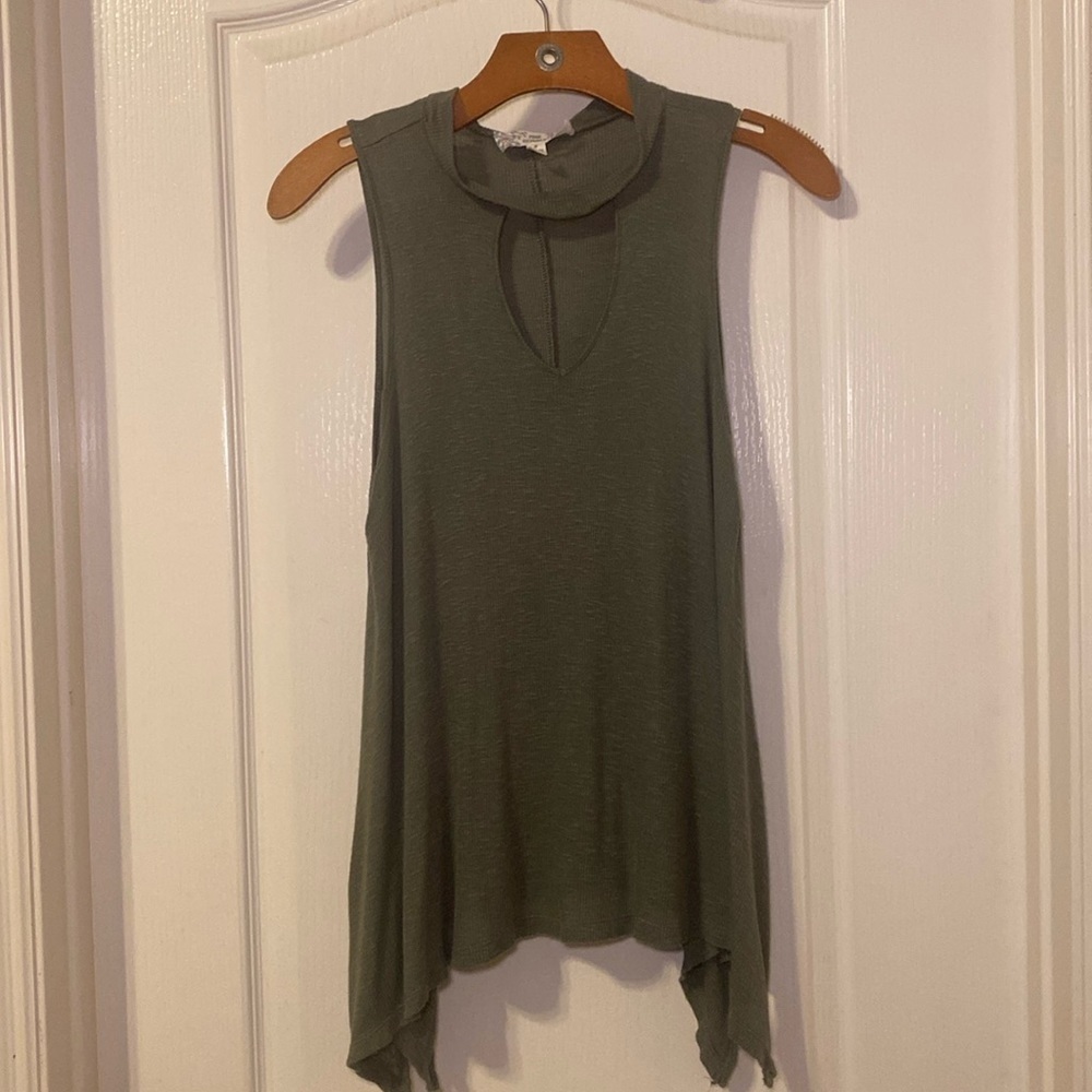 Pink Republic Women's Olive Green Keyhole Sleeveless Top Size Small NWOT